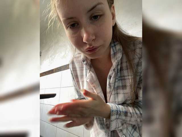 LUXUKISSKA's BongaCams show and profile