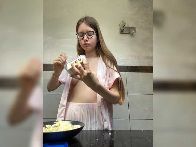 LUXUKISSKA's BongaCams show and profile