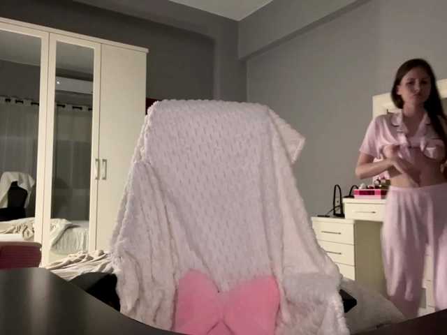 LUXUKISSKA's BongaCams show and profile