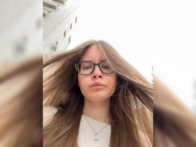 LUXUKISSKA's BongaCams show and profile