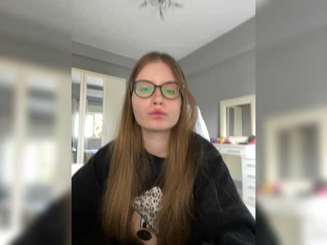 LUXUKISSKA's BongaCams show and profile