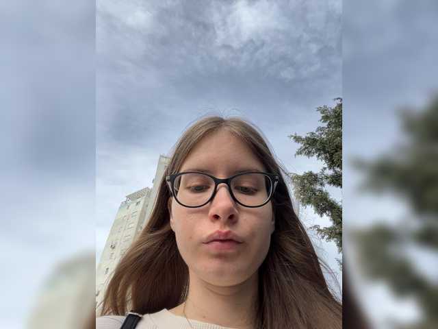 LUXUKISSKA's BongaCams show and profile