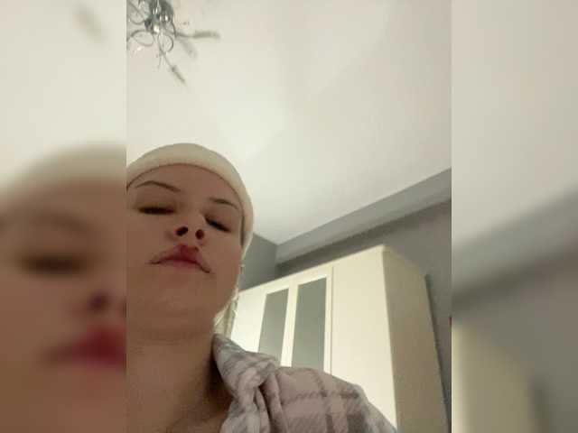 LUXUKISSKA's BongaCams show and profile