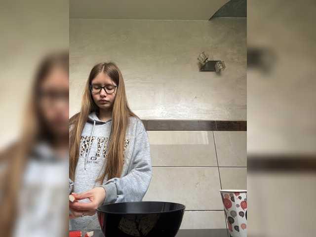 LUXUKISSKA's BongaCams show and profile