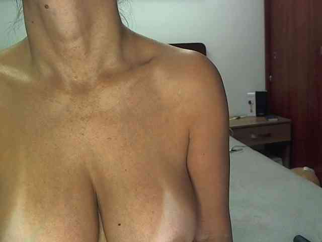 cjpq2525-2 Live Webcam on BongaCams