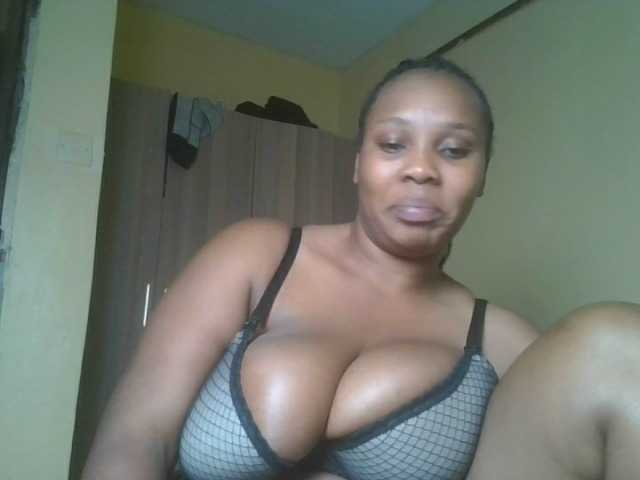 Discover the gorgeous stripper Queenlily25 as she's touching her bod Queenlily25 from BongaCams