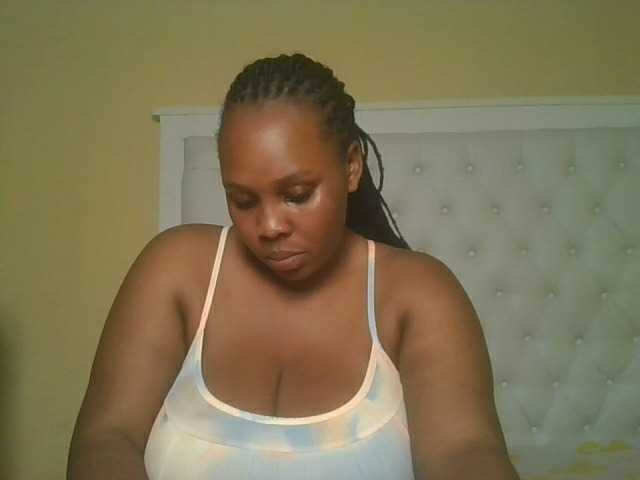 Queenlily25 from BongaCams is Freechat