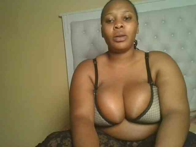 Queenlily25 webcam