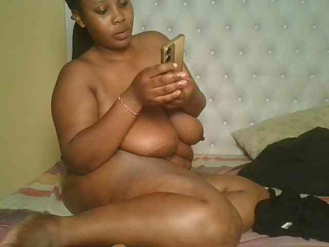 Queenlily25 webcam