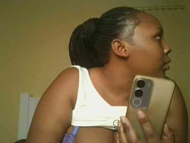 Queenlily25 webcam