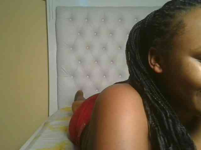 Queenlily25 webcam