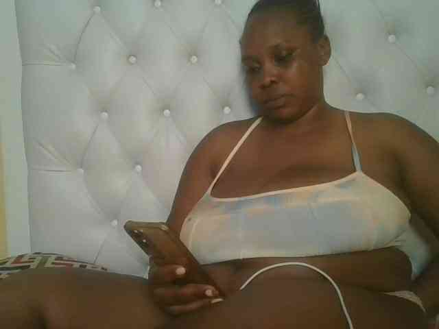 Queenlily25 Queenlily25