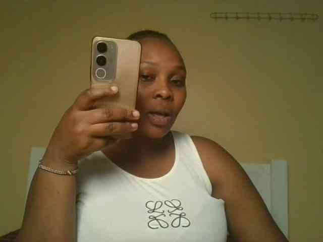 Queenlily25 webcam