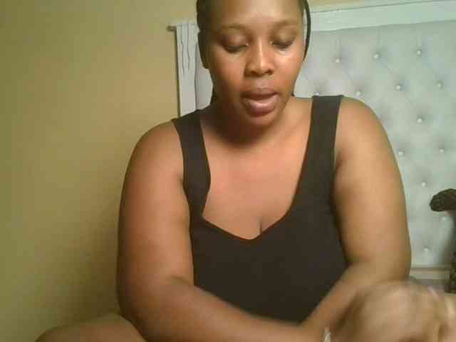 Queenlily25 webcam