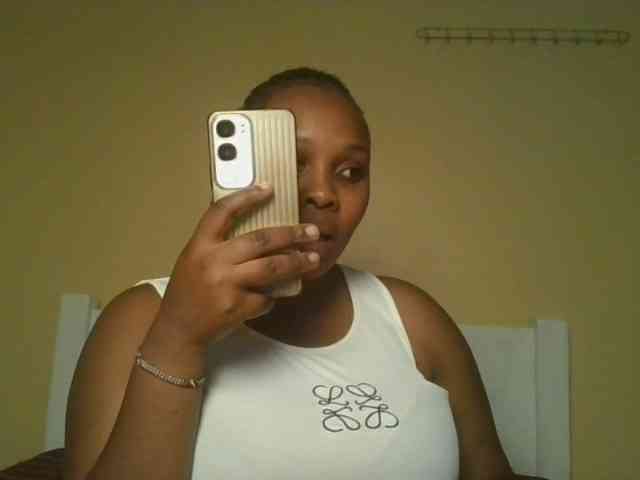 Queenlily25 webcam