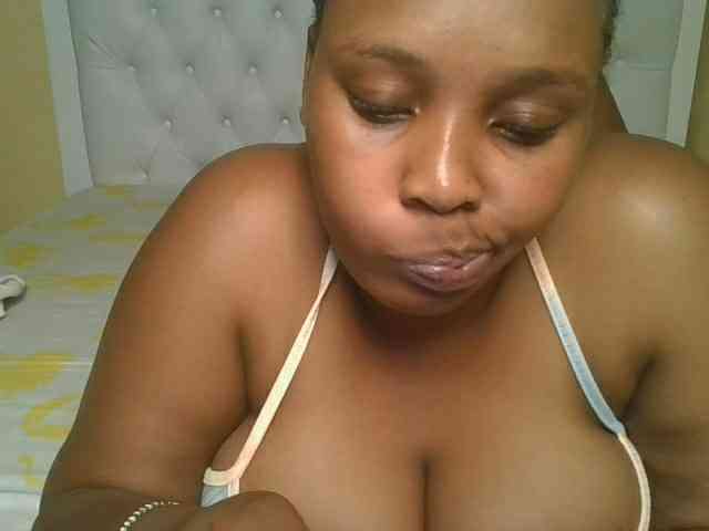 Queenlily25 webcam