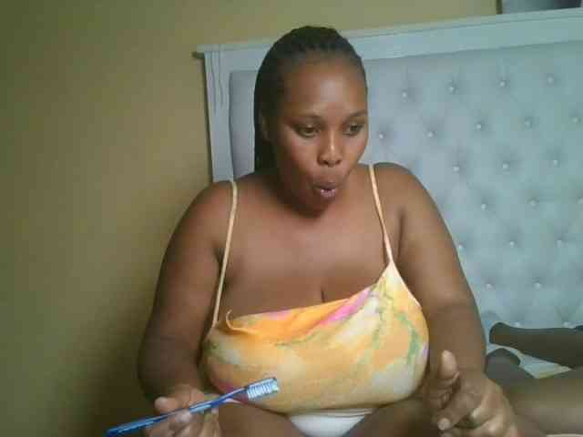 Queenlily25 webcam