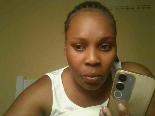 Queenlily25 webcam