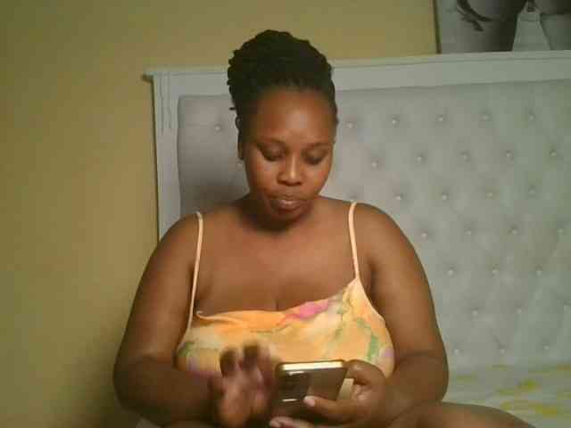 Queenlily25 webcam