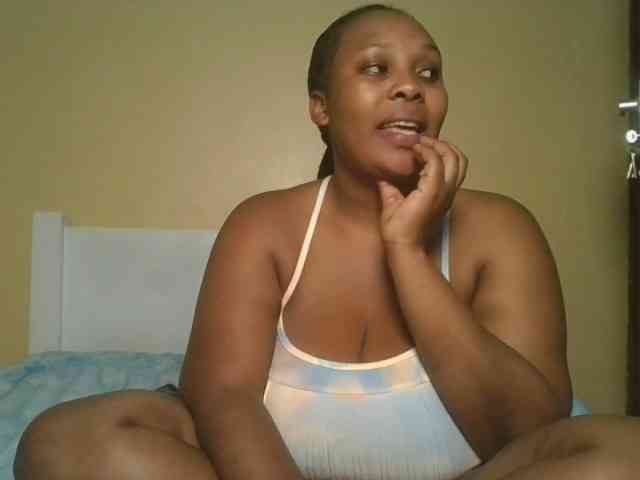 Queenlily25 webcam