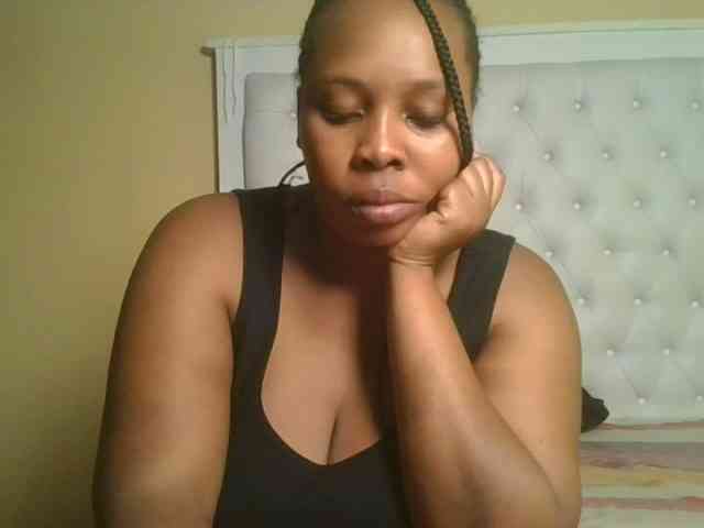Queenlily25 webcam