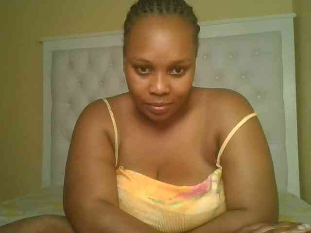 Queenlily25 bongacams