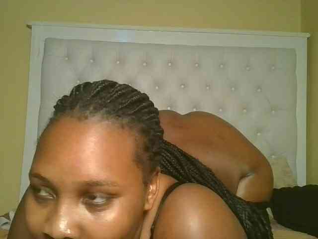 Queenlily25 webcam