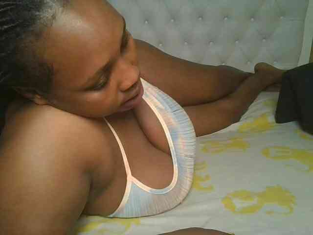 Queenlily25 webcam