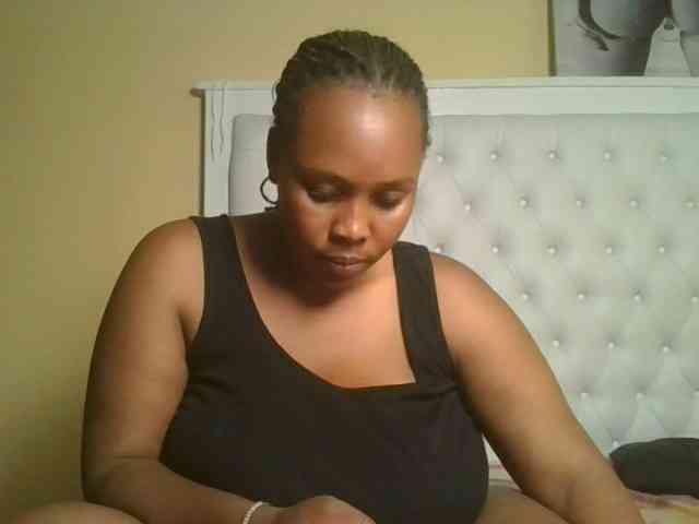 Queenlily25 webcam