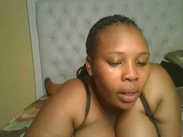 Queenlily25 webcam