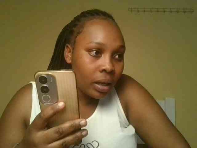 Queenlily25 webcam