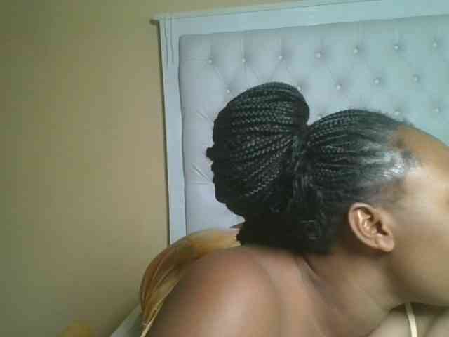 Queenlily25 webcam