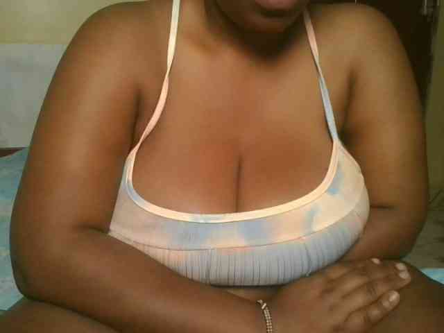 Queenlily25 webcam