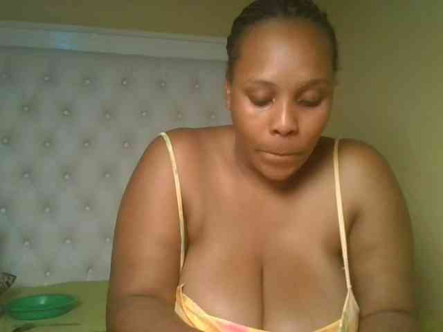 Queenlily25 webcam