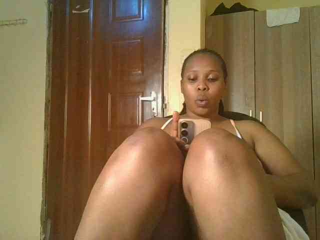 Queenlily25 webcam