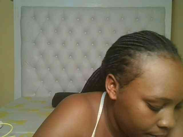 Queenlily25 webcam