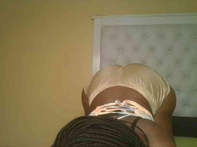 Queenlily25 webcam