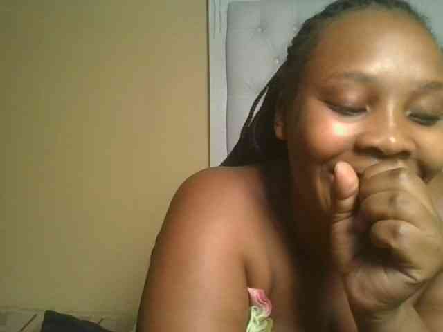 Queenlily25 webcam