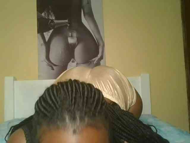 Queenlily25 webcam