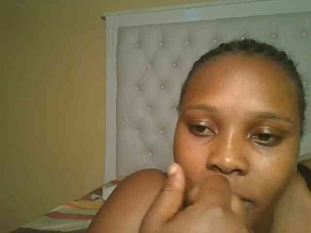 Queenlily25 webcam