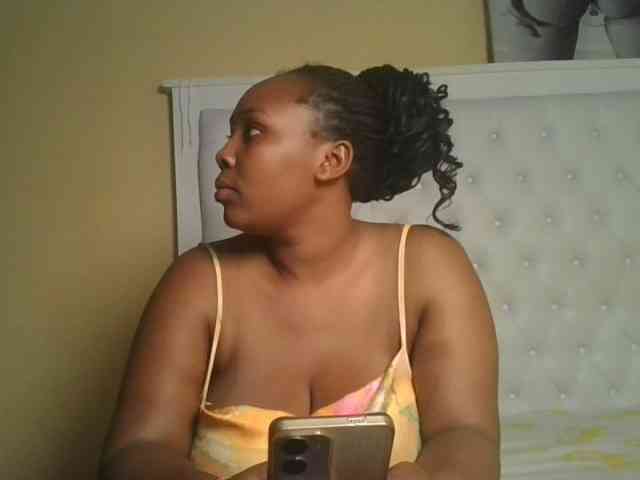 Queenlily25 webcam