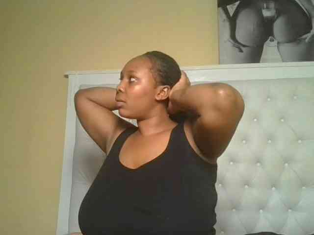 Queenlily25 webcam