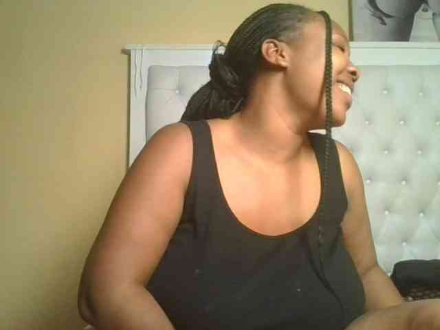 Queenlily25 webcam