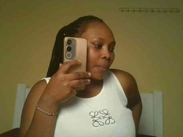 Queenlily25 webcam