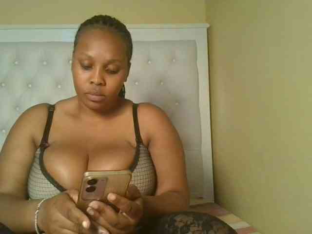 Queenlily25 webcam