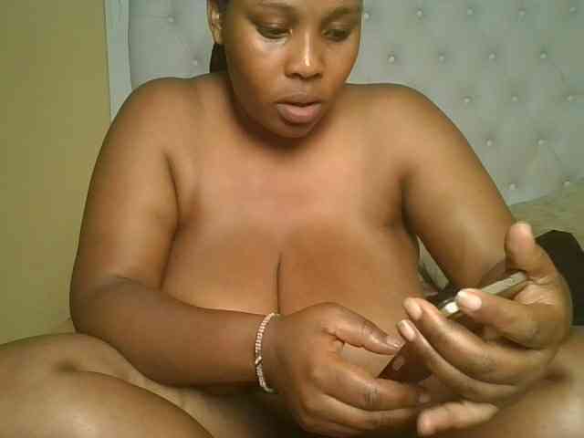 Queenlily25 webcam