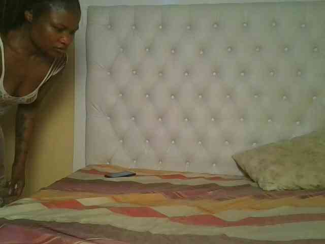 Queenlily25 webcam