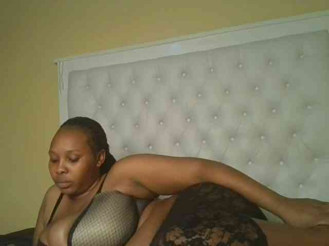 Queenlily25 webcam