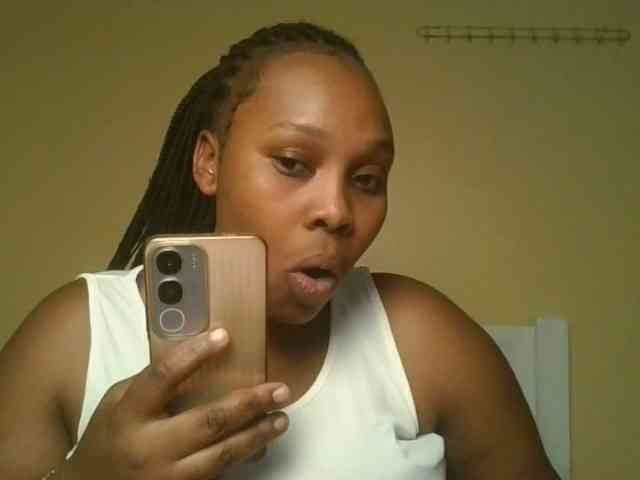 Queenlily25 webcam