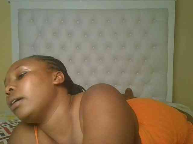Queenlily25 webcam